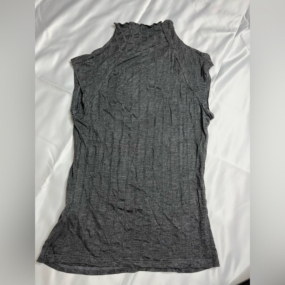 XS gray tank